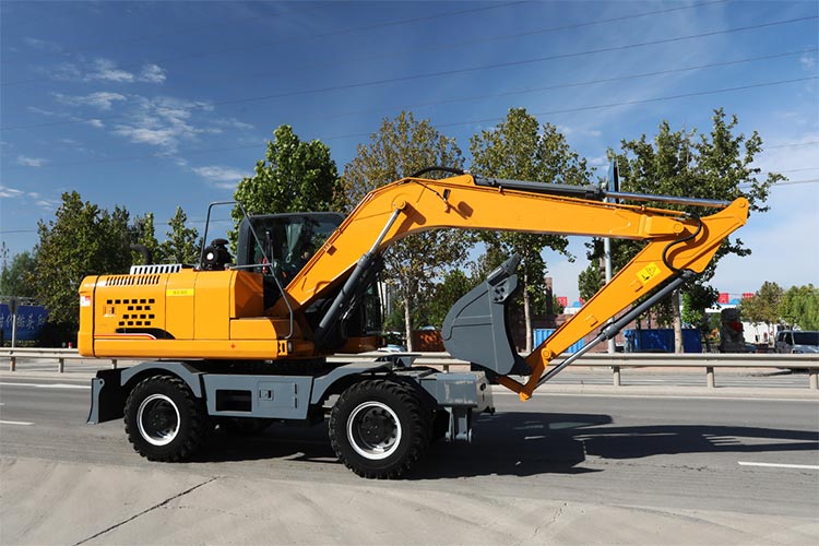 15,5 ton grote graafmachine op wielen