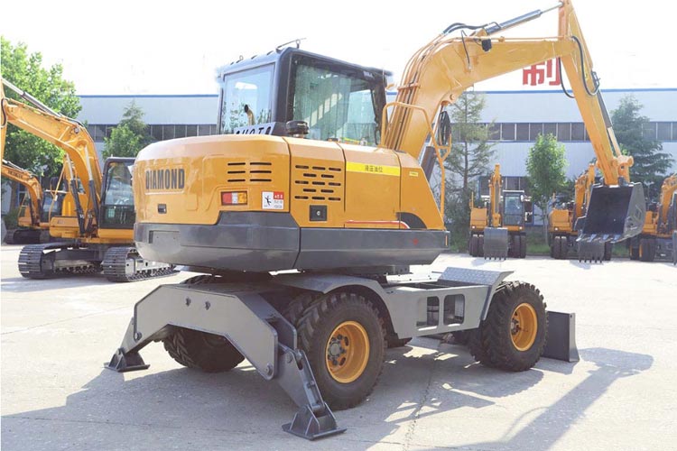 Petite pelle sur pneus de 8,5 tonnes